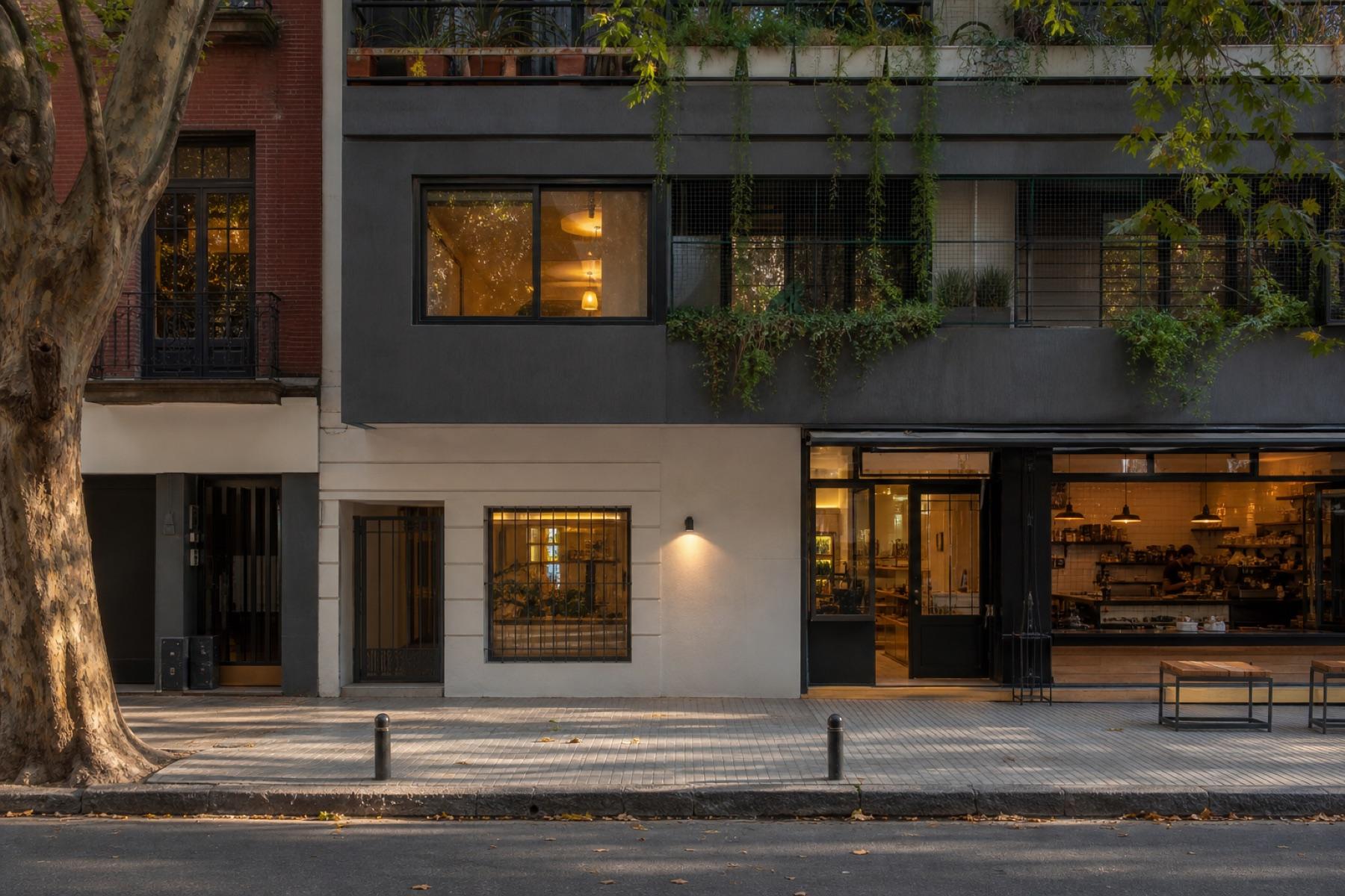 Pequeño comercio de barrio integrado a un edificio residencial